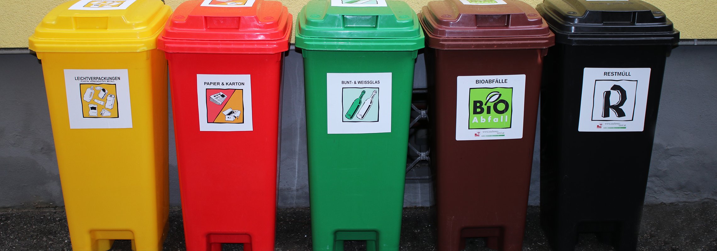 5 Abfalltonnen mit 100 Litern Fassungsvermögen