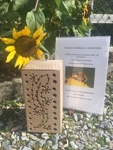 Nisthilfe für Wildbienen, gebaut von der Lebenshilfe Arbeit Stubaital und Wipptal